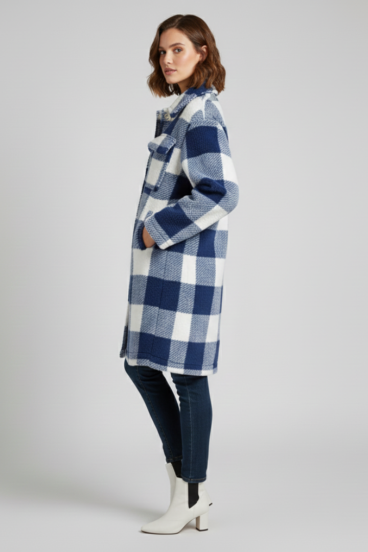 Cappotto lungo da donna con chiusura a bottoni e superficie in pile a quadri